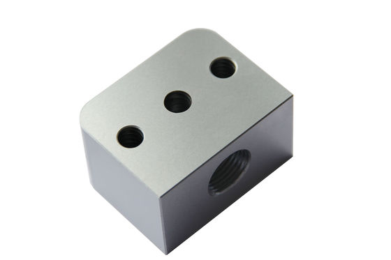 L'interruttore di sicurezza di plastica dello stampaggio ad iniezione dei ricambi auto dell'iniezione che progetta stampaggio ad iniezione le parti